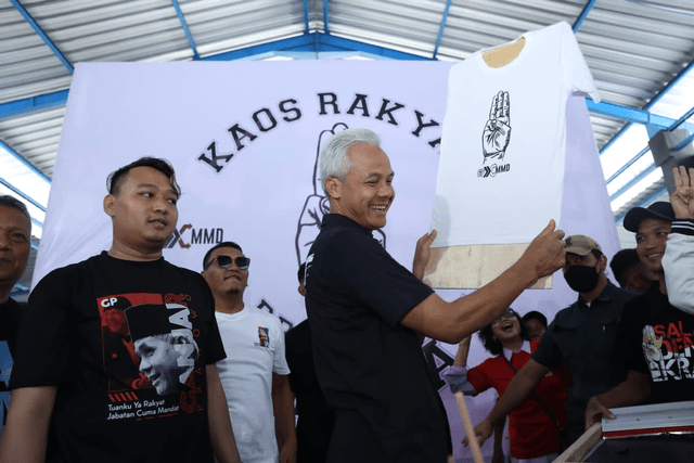 Lewat Sablon Kaus Gratis, Relawan Galang Dukungan Menangkan Ganjar-Mahfud