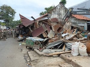 Satpol PP Kota Bogor Bongkar Puluhan Kios Tak Berizin di Jalan Merdeka