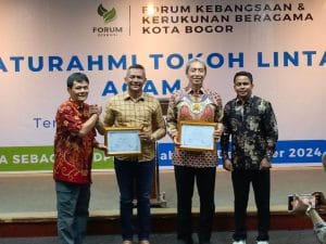 Wali Kota dan Wakil Wali Kota Terpilih, Dedie – Jenal Dianugerahi Tokoh Toleran