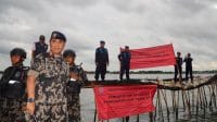 KKP Segel Pagar Bambu Misterius di Perairan Tangerang