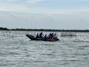 154 Personel Polair Polda Metro Jaya dan Polda Banten Bongkar Pagar Laut di Tangerang