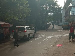 Parkir di Badan Jalan Sekitar Pasar Sukasari Disorot, Diduga Ada Setoran ke Oknum