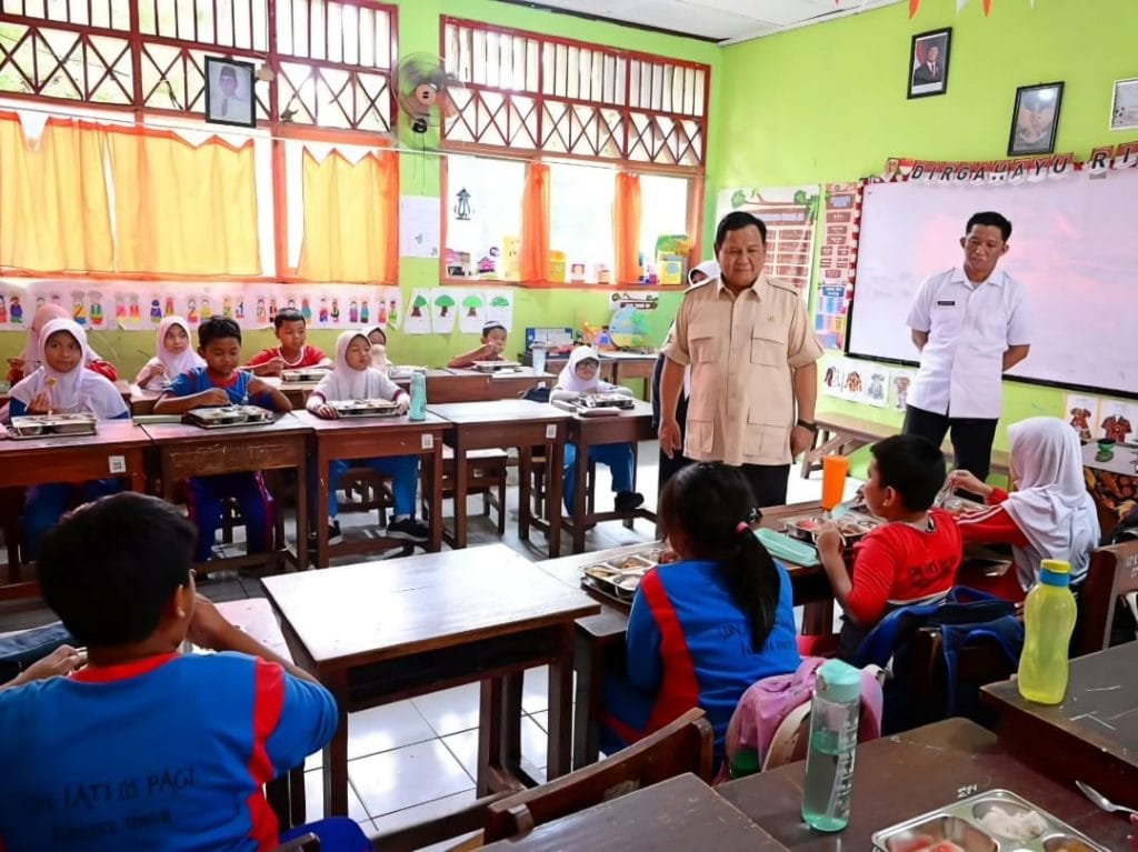 Presiden Prabowo Tinjau Langsung Pelaksanaan Program MBG di Jakarta Timur