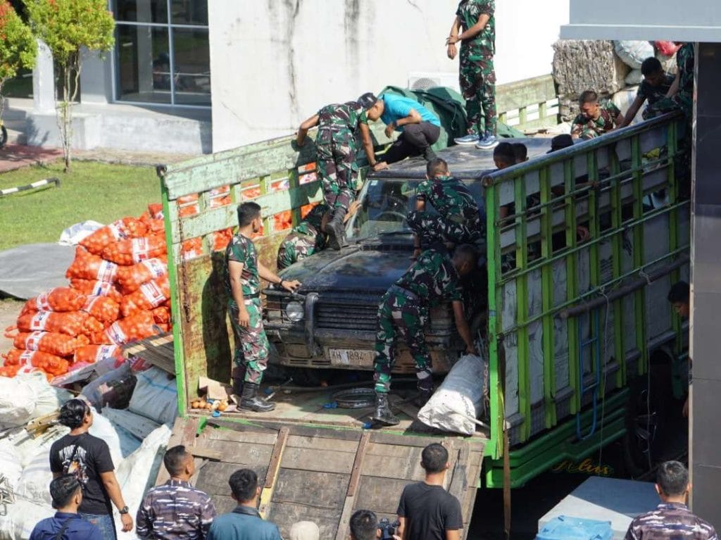 Sub Satgas TNI Gagalkan Penyebaran 46 Ton Bawang Bombai Ilegal di Pontianak