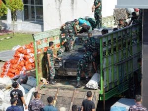 Sub Satgas TNI Gagalkan Penyebaran 46 Ton Bawang Bombai Ilegal di Pontianak