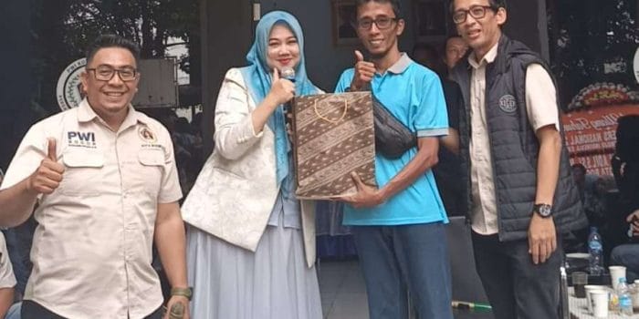 Hadiri HPN 2025, Teh Zakiyah Tantang Pengetahuan Wartawan di Markas Wartawan Kota Bogor