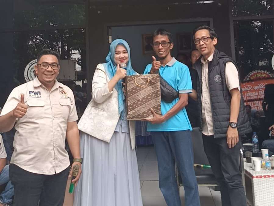 Hadiri HPN 2025, Teh Zakiyah Tantang Pengetahuan Wartawan di Markas Wartawan Kota Bogor