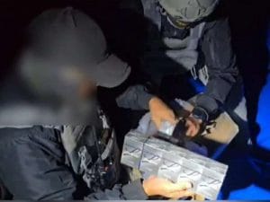 Bakamla RI Tangkap Kapal Pembawa 200 Ball Rokok Ilegal di Perairan Tembilahan