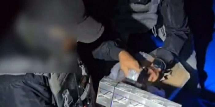 Bakamla RI Tangkap Kapal Pembawa 200 Ball Rokok Ilegal di Perairan Tembilahan