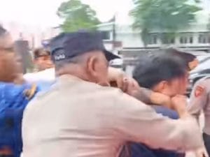 Viral Oknum Polisi Pukul Mahasiswa Saat Demo, Propam: Terbukti Lakukan Pelanggaran