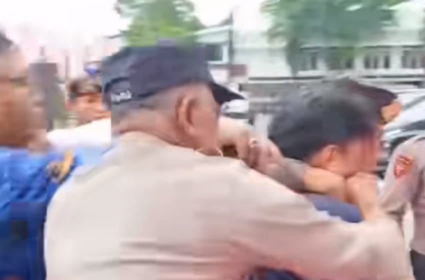 Viral Oknum Polisi Pukul Mahasiswa Saat Demo, Propam: Terbukti Lakukan Pelanggaran