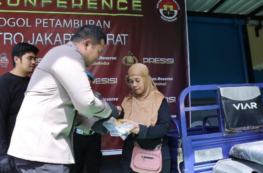 Sempat Dicuri, Polisi Serahkan Kembali Motor Usaha Seorang Ibu di Grogol Petamburan