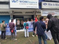 Kantor Leasing di Bogor Didemo Mahasiswa, Tolak Penarikan Paksa