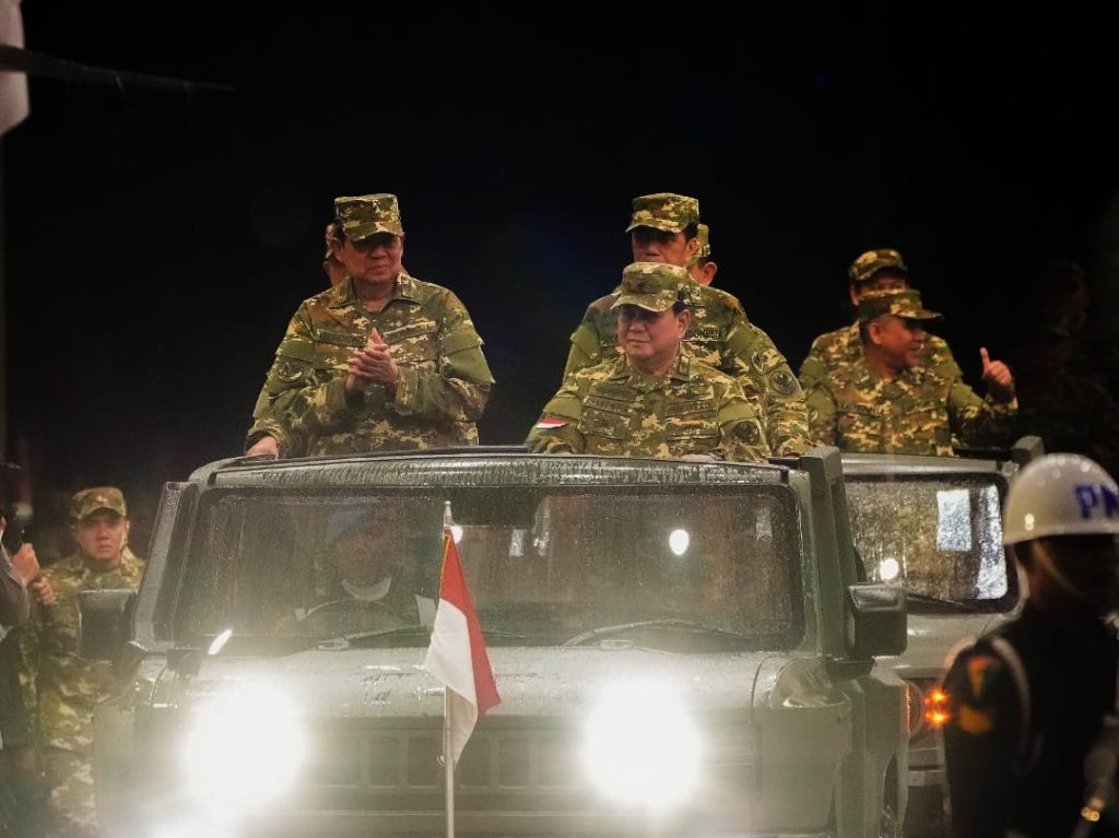 Presiden Prabowo Pimpin Upacara Parade Senja Retret Kepala Daerah di Akmil Magelang