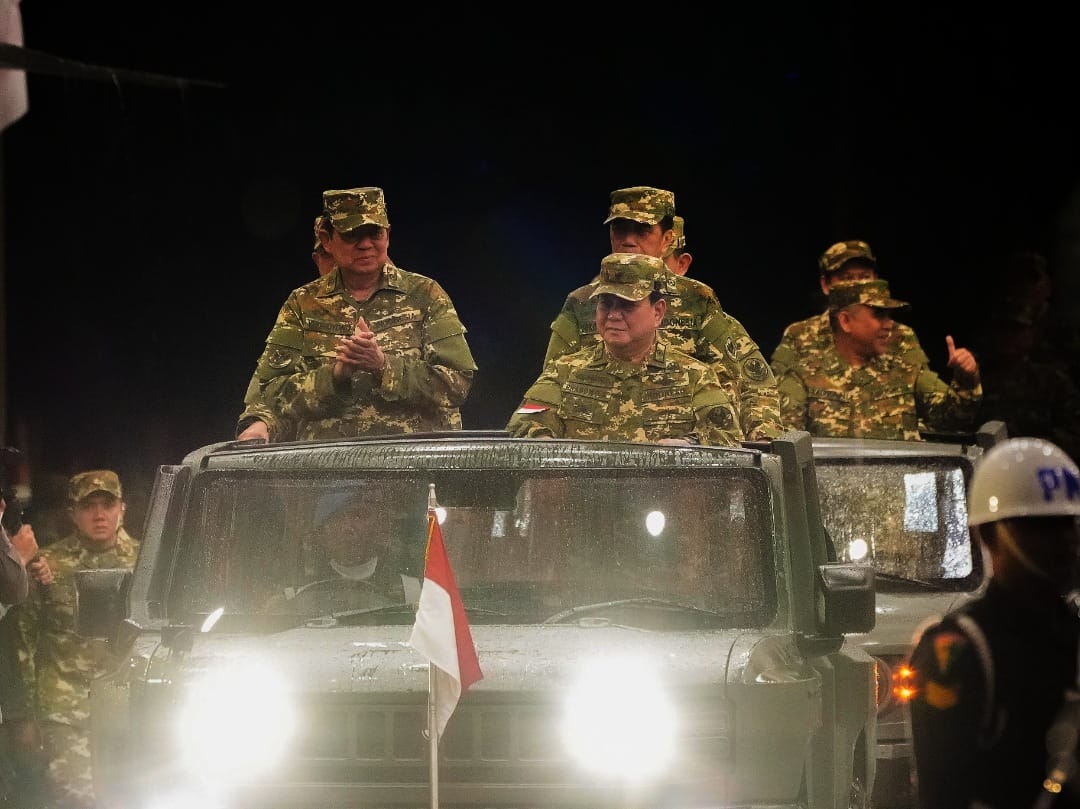 Presiden Prabowo Pimpin Upacara Parade Senja Retret Kepala Daerah di Akmil Magelang