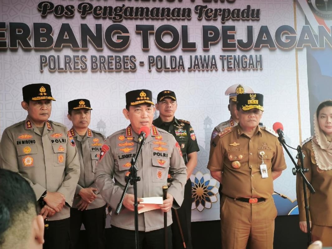 Kapolri Tinjau Posko Terpadu Pejagan, Pastikan Kesiapan Operasi Ketupat 2025