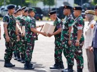 Jelang Idul Fitri, Panglima TNI Bagikan 5.990 Paket Sembako Untuk Prajurit dan PNS