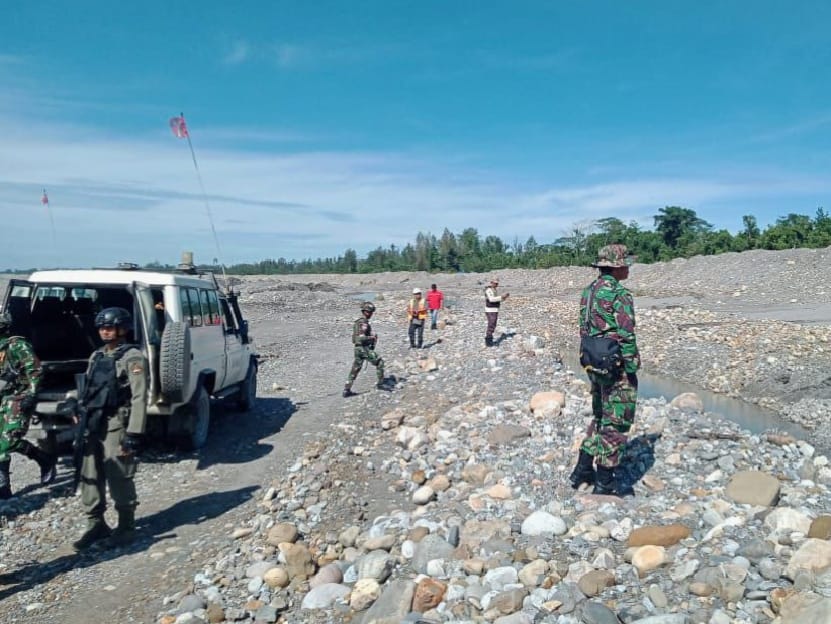 Personel Gabungan Gelar Penertiban Pendulang Liar di Mile 39 Kuala Kencana