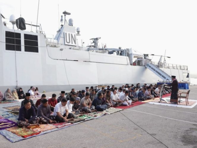 
Dok. Shalat Idul Fitri di Dermaga, Beirut, Lebanon. 