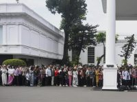 Ribuan Warga Hadiri Open House Presiden Prabowo di Istana Merdeka