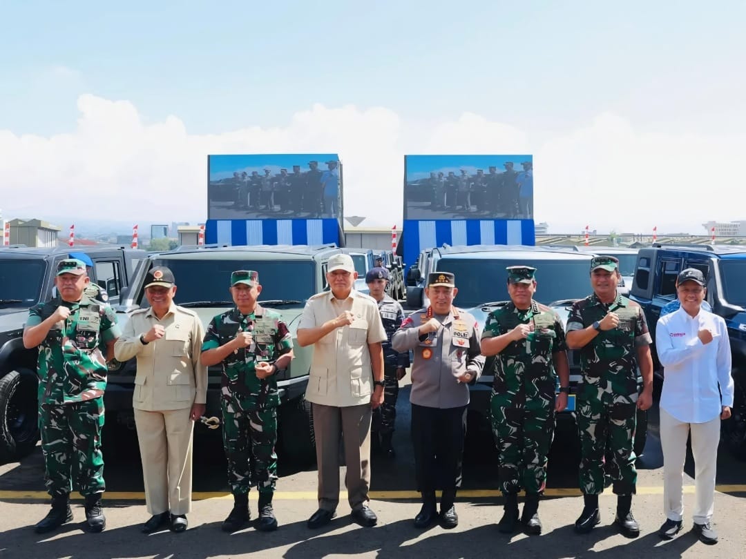 Menhan Sjafrie Sjamsoeddin Serahkan 700 Unit Ranops Maung MV3 Untuk TNI-Polri