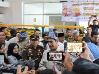 Gelar Operasi Pasar di Palembang, Mentan Amran Himbau Pengusaha Tidak Menjual di Atas HET