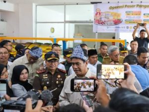Gelar Operasi Pasar di Palembang, Mentan Amran Himbau Pengusaha Tidak Menjual di Atas HET