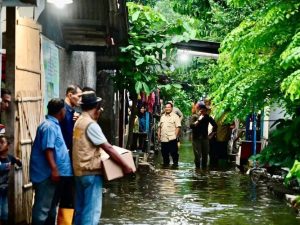 Presiden Prabowo Kunjungi Korban Banjir di Bekasi, Berbuka Puasa Bersama Warga