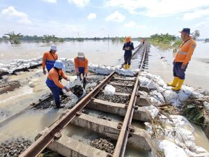 Jalur Kereta Gubug – Karangjati Ditutup Akibat Luapan Sungai Tuntang