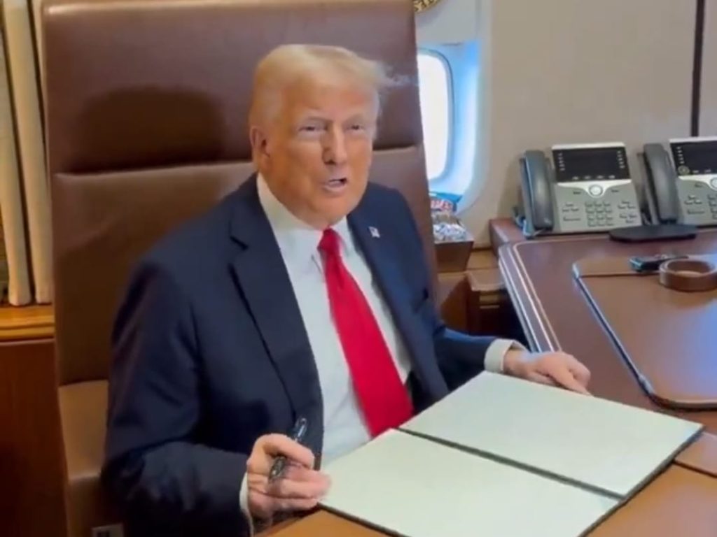 Trump Akan Terapkan Kembali Larangan Perjalanan ke AS, Sejumlah Negara Mayoritas Muslim