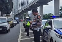 Banjir di Bekasi Sebabkan Kemacetan, Polisi Lakukan Pengalihan Arus di Jalan Tol