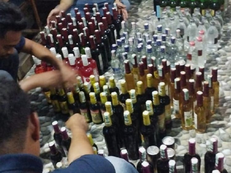 Polresta Cirebon Amankan 1.970 Botol Miras Saat Operasi Cipta Kondisi