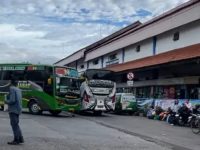 Terminal Kampung Rambutan Masih Ramai Pemudik di H+2 Lebaran