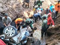 Bantu Korban Longsor di Pacet Mojokerto, Kapuspen: Keikhlasan Kunci Utama TNI
