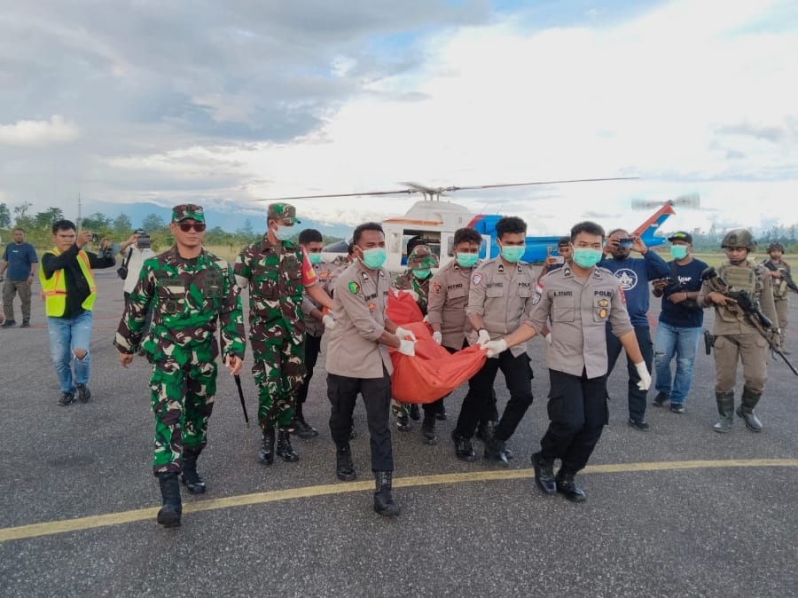 TNI-Polri Berhasil Evakuasi Jenazah Korban Serangan KKB di Yahukimo
