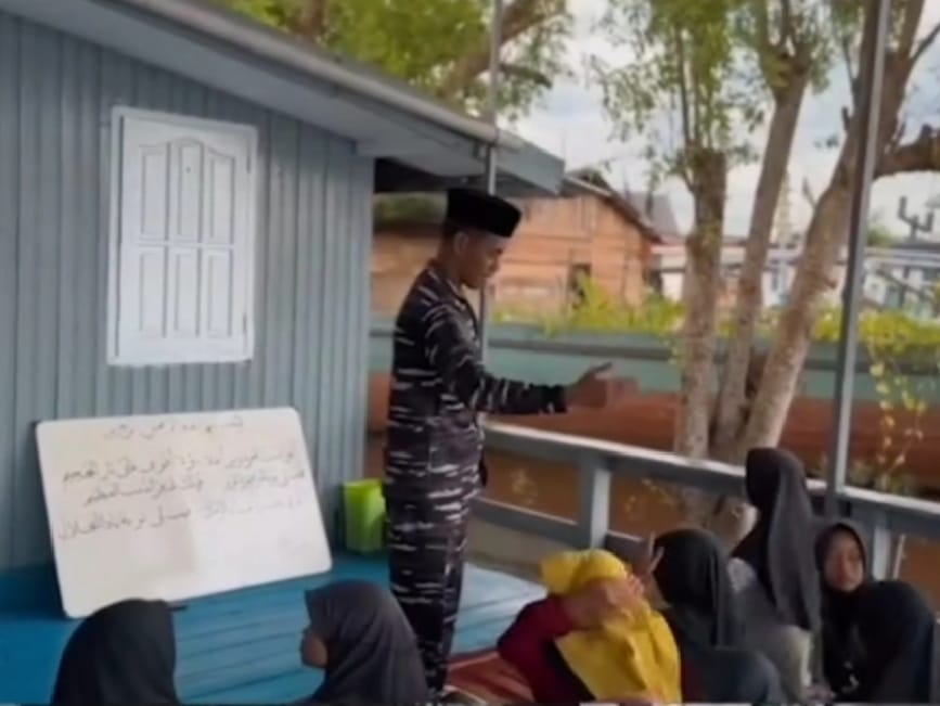 Lanal Kumai Ajak Anak-Anak Belajar Al-Qur’an, Panglima TNI: Pegang Teguh 8 Wajib TNI