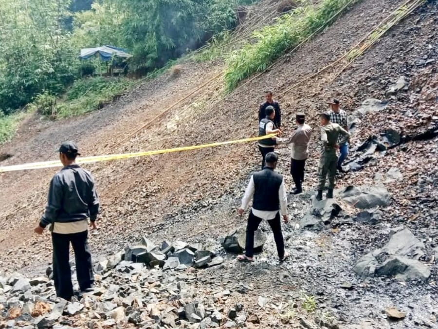 Polsek Tanggeung Tutup Permanen Tambang Ilegal di Desa Pagermaneuh Cianjur