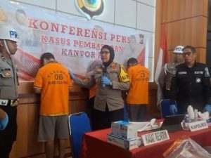Hindari Audit Anggaran Pilkada, Bendahara KPU Kabupaten Buru Bakar Kantor
