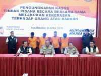 Polisi Tangkap 4 Debt Collector Yang Terlibat Pengrusakan Intimidasi di Polsek Bukit Raya, 7 Dalam Pelarian