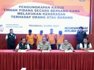 Polisi Tangkap 4 Debt Collector Yang Terlibat Pengrusakan Intimidasi di Polsek Bukit Raya, 7 Dalam Pelarian