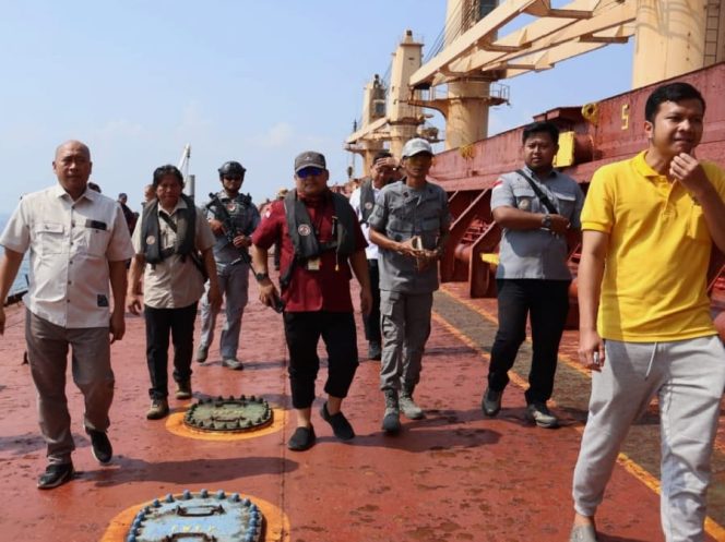 
Dok. Bakamla RI Bersama TIMPORA Gelar Operasi Pengawasan Orang Asing di Teluk Jakarta/Ist) 