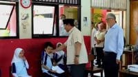 Presiden Prabowo dan Bill Gates Tinjau Program Makan Bergizi Gratis di Jakarta Timur