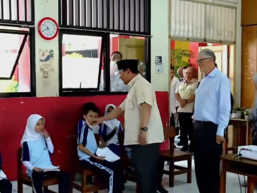Presiden Prabowo dan Bill Gates Tinjau Program Makan Bergizi Gratis di Jakarta Timur
