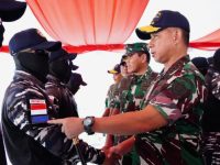 Panglima TNI Anugerahkan KPLB Kepada Prajurit AL yang Gagalkan Penyelundupan 2 Ton Narkoba