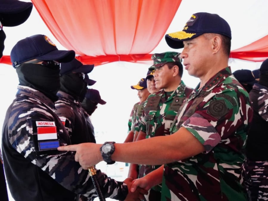 Panglima TNI Anugerahkan KPLB Kepada Prajurit AL yang Gagalkan Penyelundupan 2 Ton Narkoba