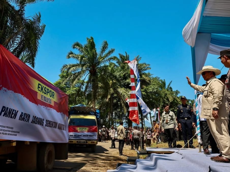 Presiden Prabowo Lepas Ekspor Perdana Jagung ke Malaysia dari Bengkayang
