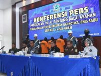 Tim F1QR TNI AL Gagalkan Penyelundupan 4,5 Kg Sabu di Perairan Sumut, 3 Kurir Diamankan