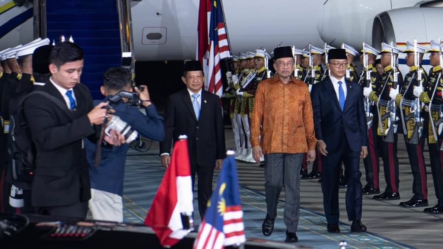 PM Anwar Tiba di Jakarta, Bahas Annual Consultation RI-Malaysia dengan Presiden Prabowo