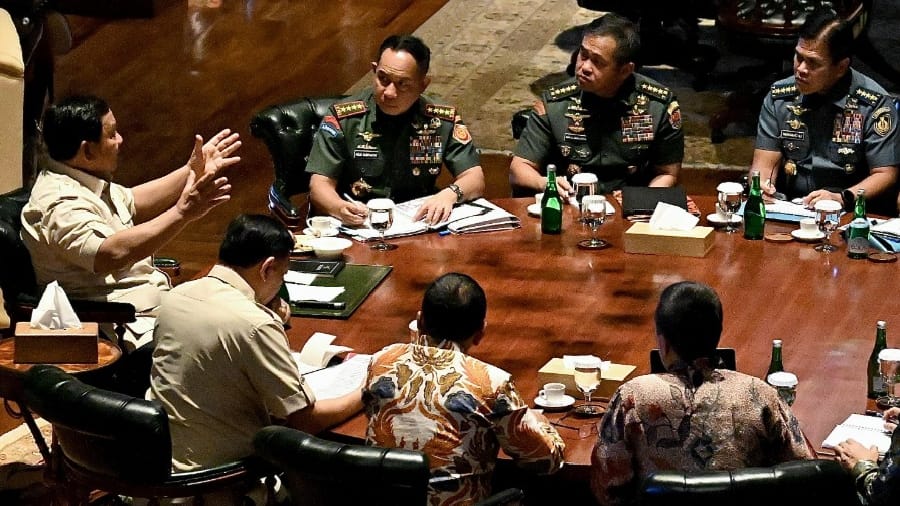 Presiden Prabowo Bahas Pertahanan Nasional Bersama Pimpinan TNI di Hambalang