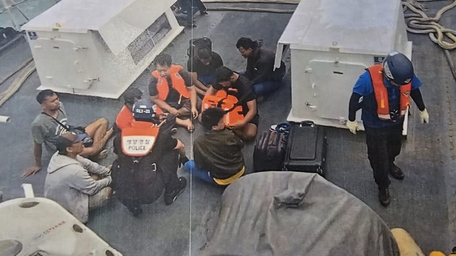 Bakamla RI Selamatkan 8 ABK WNI Korban Dugaan TPPO di Perairan Korea Selatan